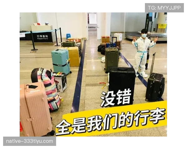 掌敏洁拖着行李像要搬家，随手拎的包顶得上我半年房租，尬得我在旁边笑不出来